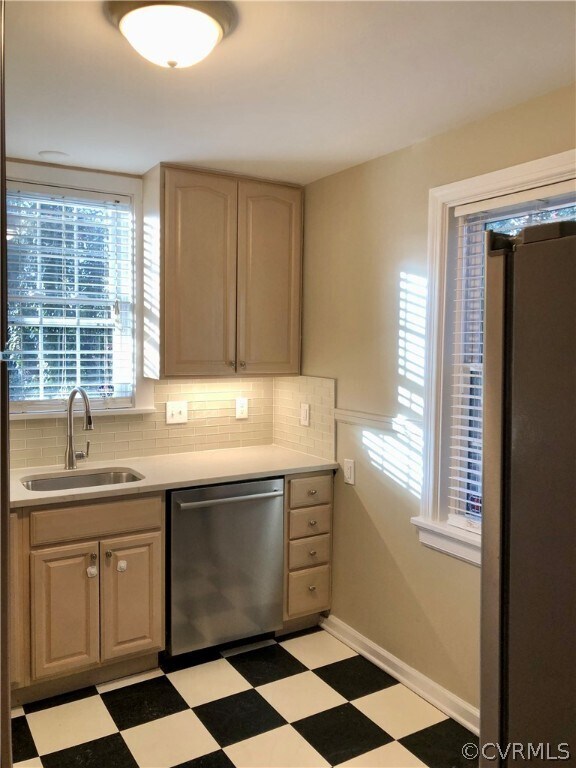 Building Photo - 208 Woodlawn Ave