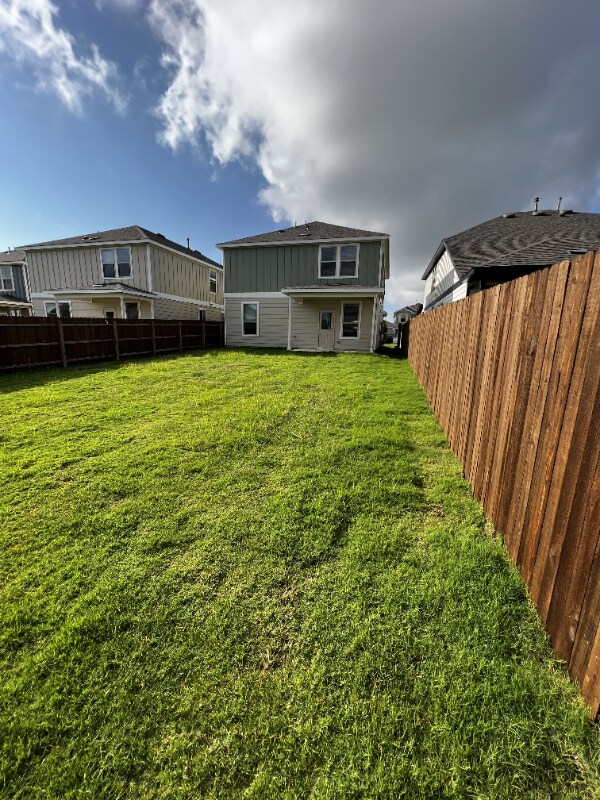 Building Photo - 456 Pickrell Lp