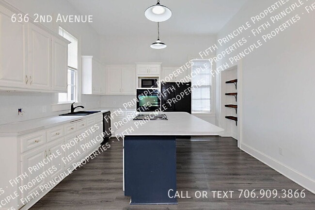 Building Photo - 636 2nd Ave