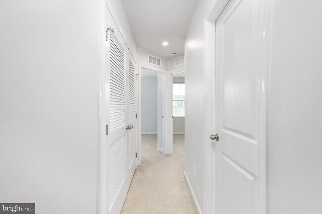 Building Photo - 7233 Statesman Blvd