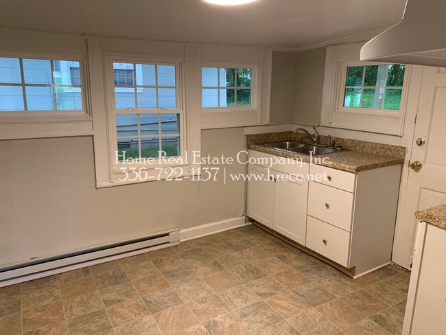 Building Photo - 2616 Machine St