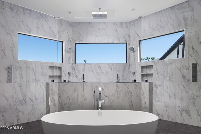 Building Photo - 6718 E San Juan Ave