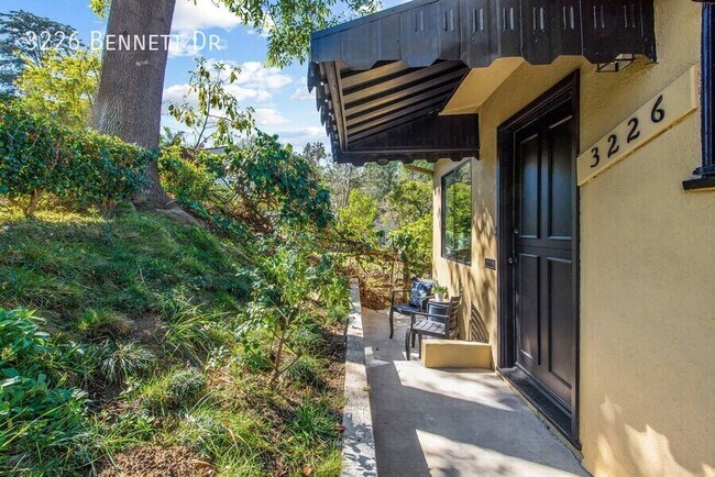 Building Photo - 3226 Bennett Dr