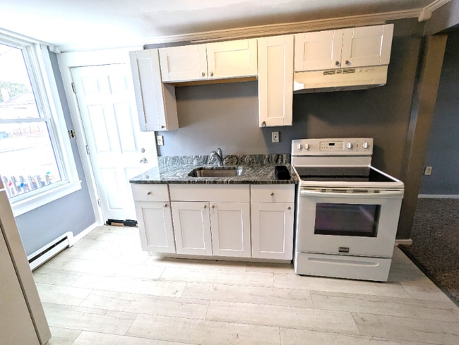 Building Photo - 613 Hudson Ave