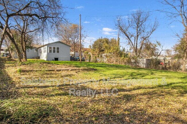 Building Photo - 320 NE 31st St