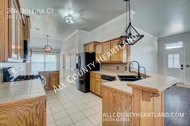 Building Photo - 204 Dollina Ct