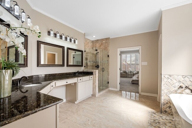 Building Photo - 684 Hollow Cir