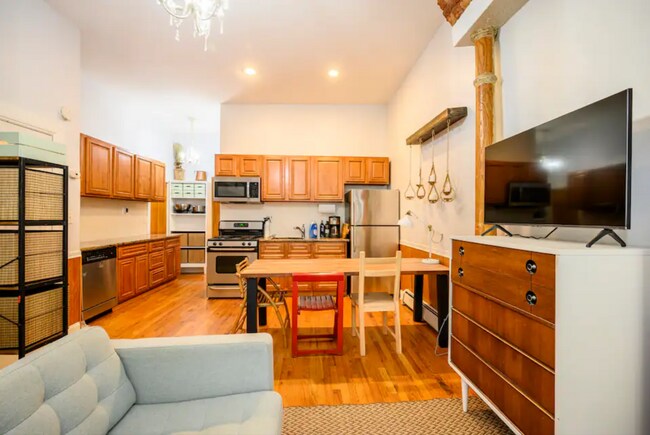 Extra large kitchen - 134 Coles St