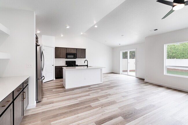 Building Photo - 3069 S Trafori Ave