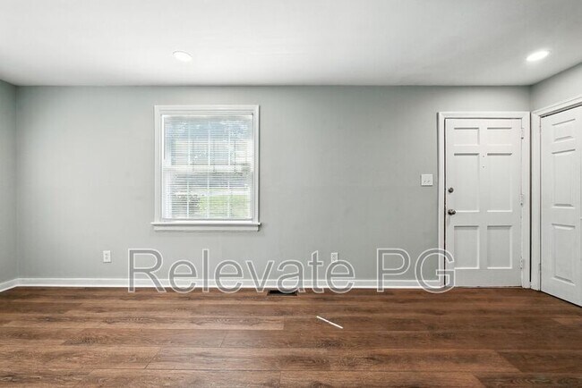 Building Photo - 1600 Glenside Dr