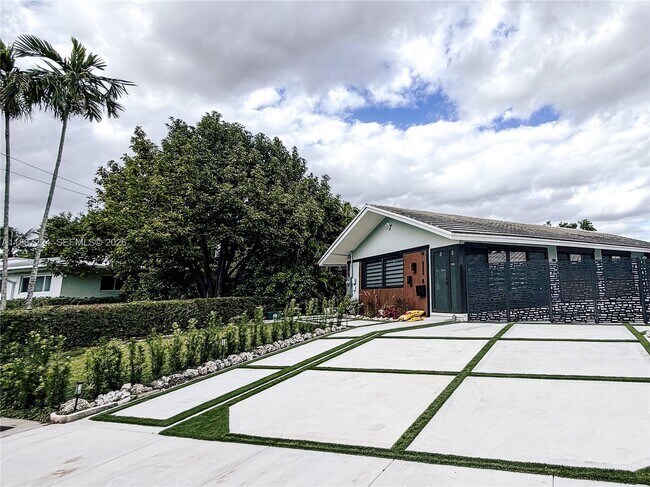 Building Photo - 425 NE 103rd St