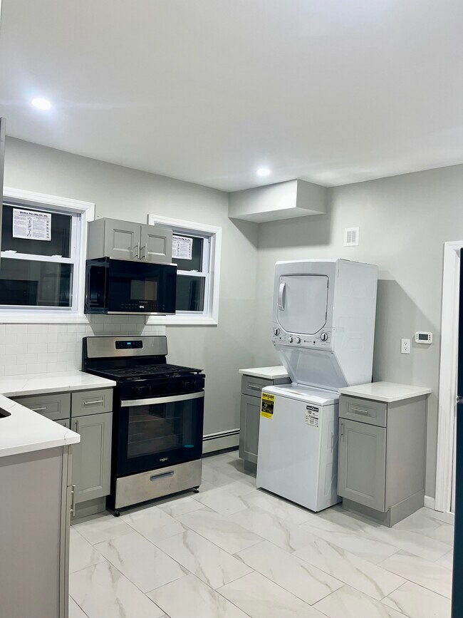 Building Photo - 364 River Dr