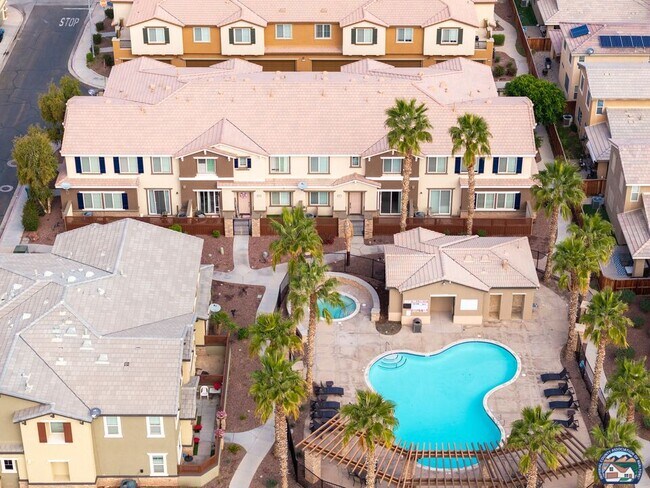 Building Photo - 315 Breezy Pl