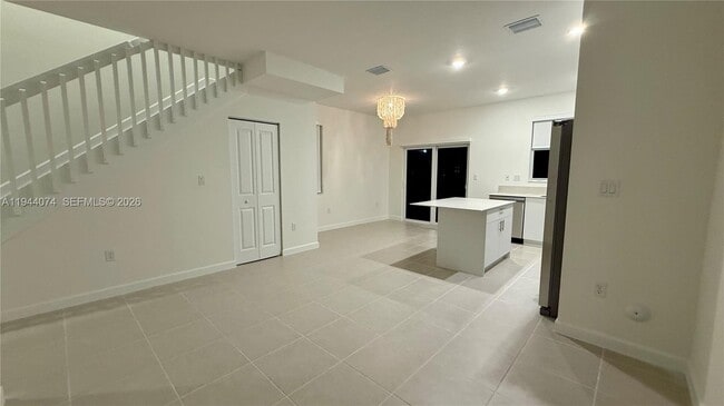 Building Photo - 2617 SE 27th Dr