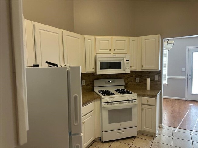 Building Photo - 3730 Golfe Links Dr