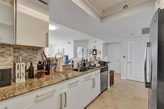 Building Photo - 19501 W Country Club Dr