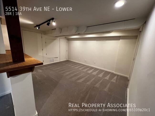 Building Photo - 5514 39th Ave NE