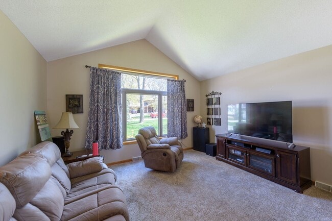 Building Photo - 4 br, 3 bath House - 5999 Highview Place