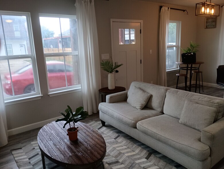 Building Photo - Room in House on Mississippi