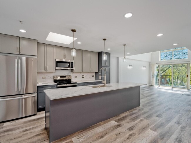 Building Photo - 1800 Dewes St