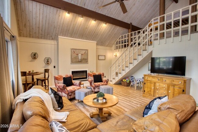 Building Photo - 7897 Country Club Dr