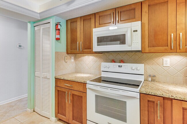 Building Photo - 11651 Pointe Cir