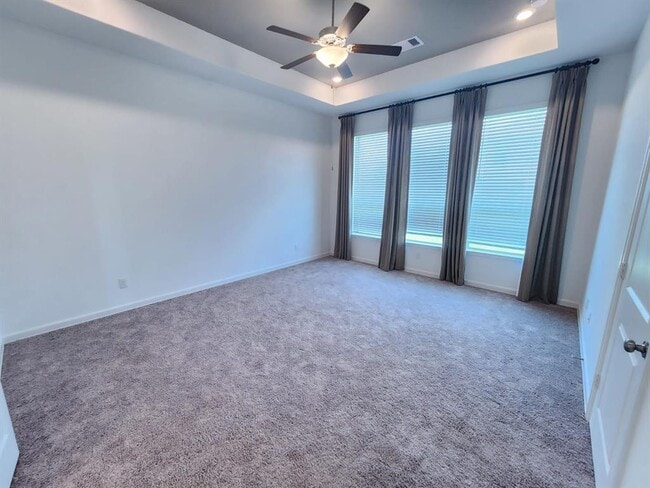 Building Photo - 5003 Twin Summit Dr