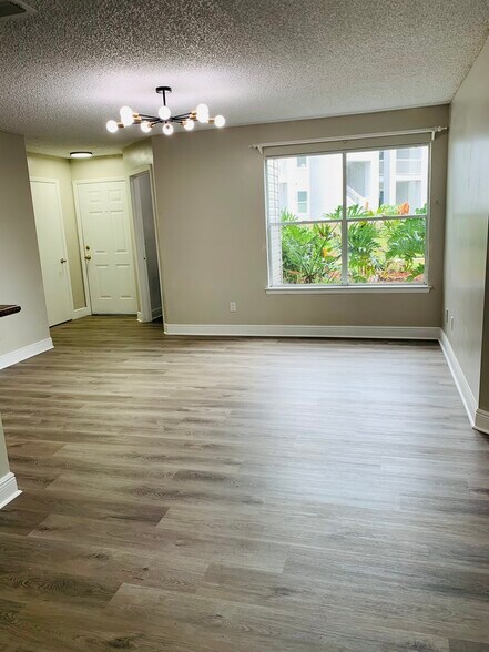 Building Photo - 715 Sugar Bay Way