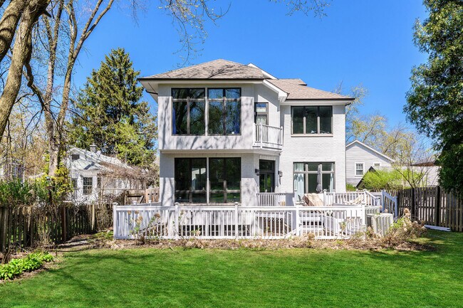 Building Photo - 2117 Wilmette Ave