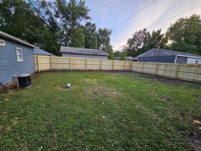 Building Photo - HOUSE FOR RENT _ 3 bed, 2 car garage, 1 st...