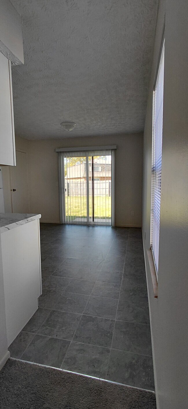 Building Photo - 2502 Thimbleberry Rd