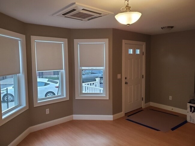 Building Photo - 110 Lucerne St