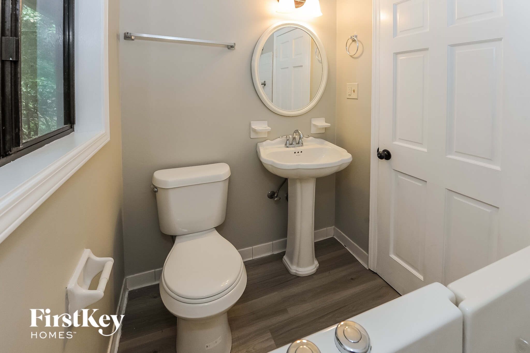 Building Photo - 1829 E Gate Dr