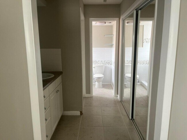 Building Photo - 325 S Ocean Breeze