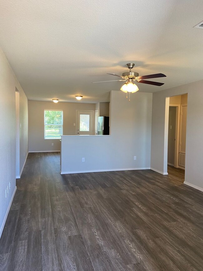 Building Photo - *Pre-leasing* Three Bedroom |  Two Bath Ho...