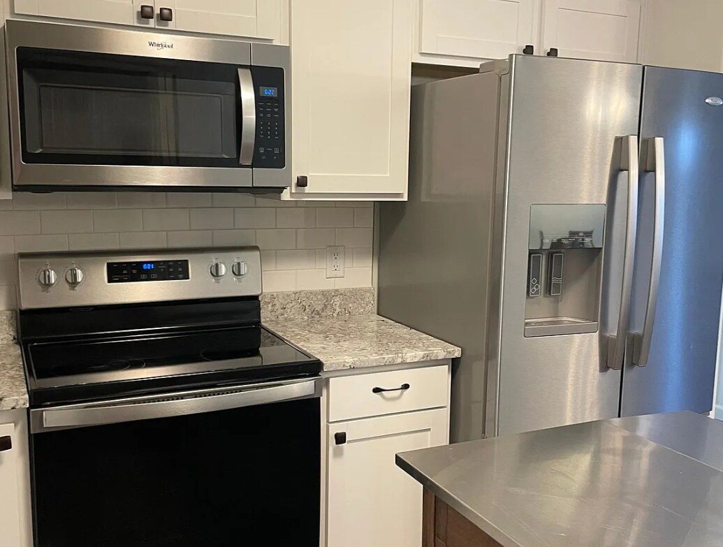 Kitchen - 657 Trinity Way