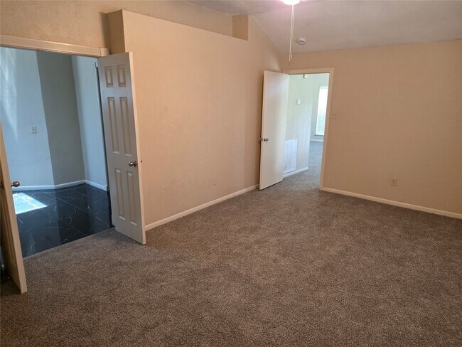 Building Photo - 12902 Skymeadow Dr