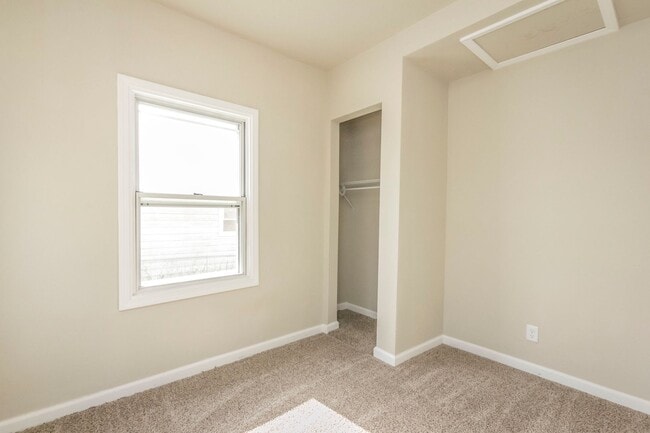 Building Photo - 3 Bedroom 2 Bathroom Fully Remodeled