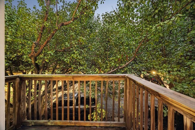 Building Photo - 5407 Lillian St