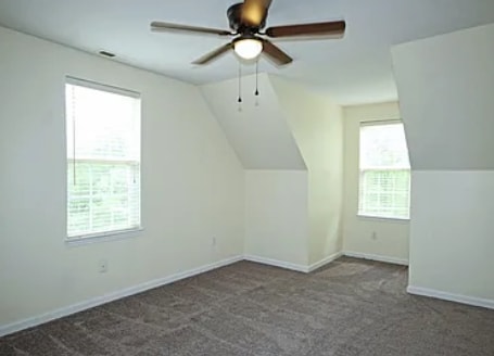 Building Photo - 41 E Castle Dr