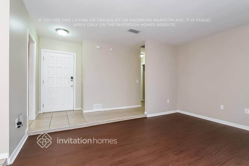 Building Photo - 608 Huntington St