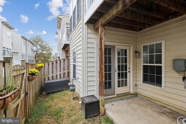 Building Photo - 9327 Hundith Hill Ct