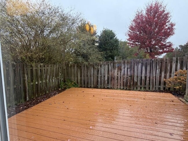 Building Photo - ~~ Beautiful Townhome in Brightwood Farms ~~