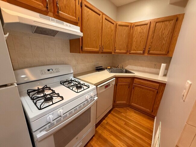 Building Photo - 15 Adams St