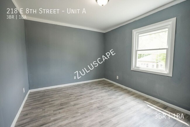 Building Photo - 218 E 8th St