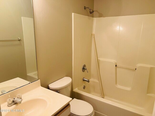 Building Photo - 1810 Summerhaven Dr