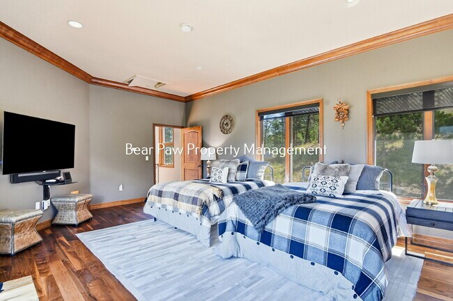Building Photo - "Spacious 6-Bedroom Retreat with 7 Luxurious Bathrooms off Upper Bear Creek!"