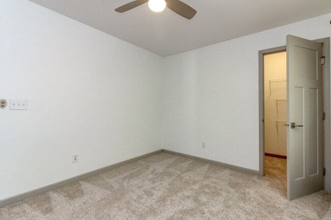 Building Photo - Beautiful upgraded 4 bedroom DuPont home with AC and sprinkler system