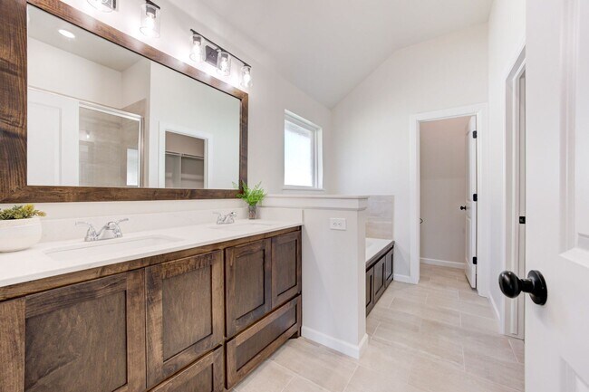 Building Photo - Brand New Home in Mustang!