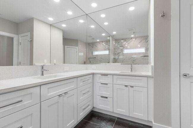 Building Photo - 12 Wheeler Ln